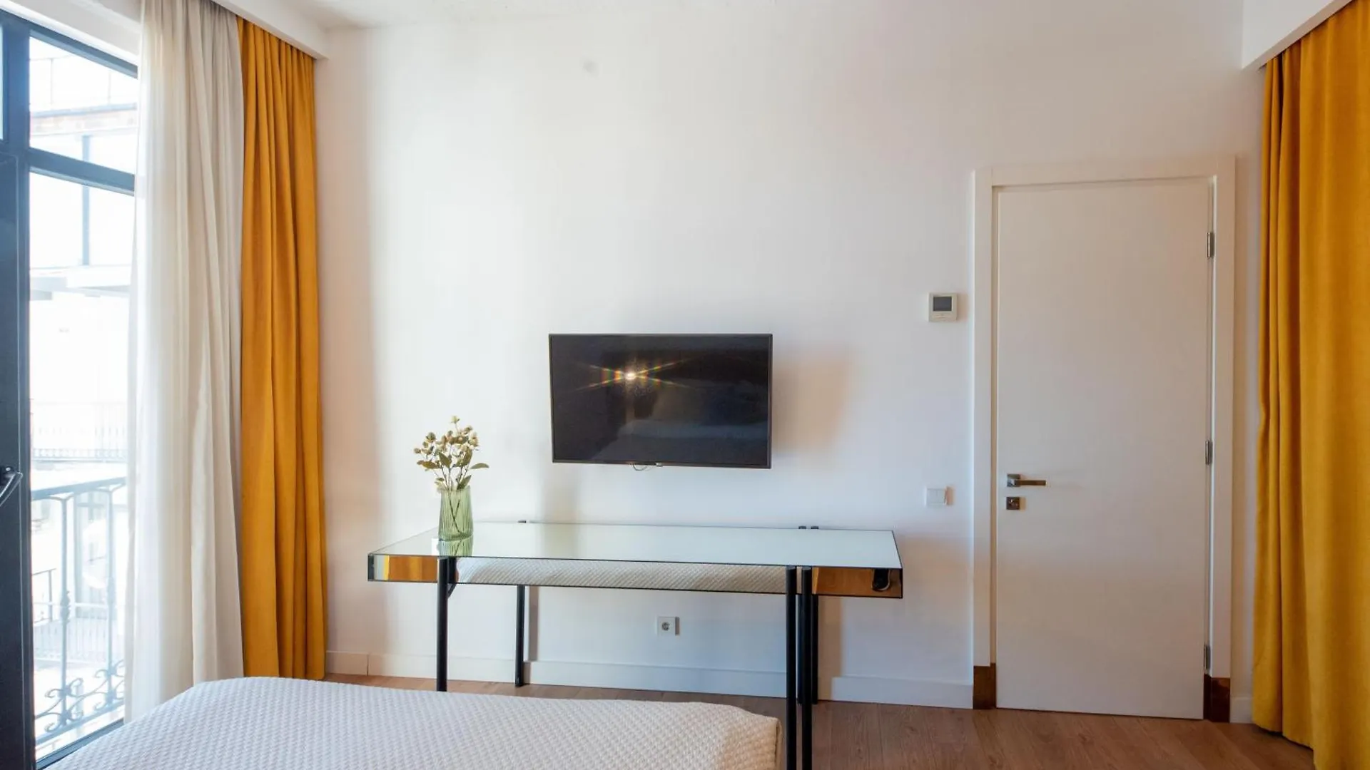 Hb Elementa Hotel Tbilisi 0*,